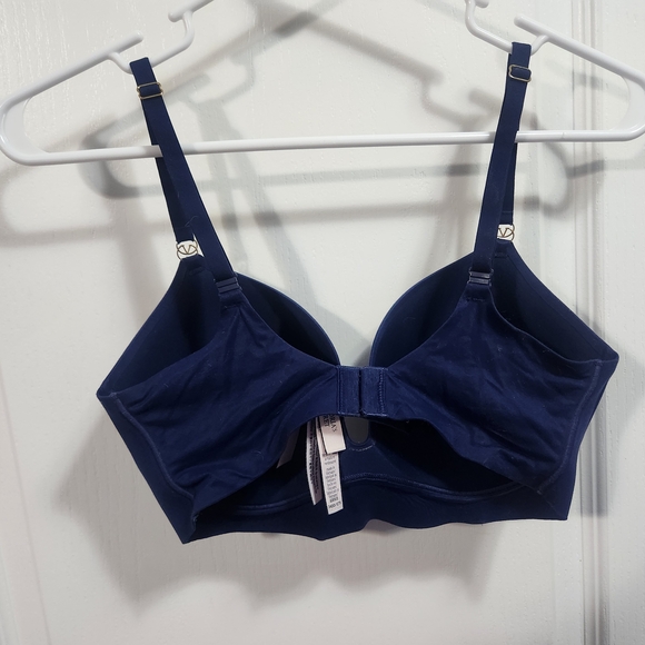 Victoria's Secret Deep Blue Wireless Push-Up Bra - Picture 2 of 8